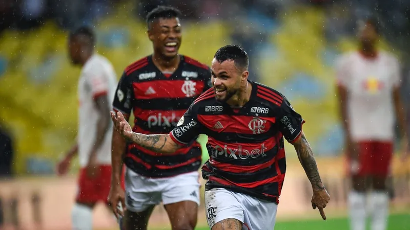 Flamengo conta com gol estranho para derrotar RB Bragantino no Brasileirão