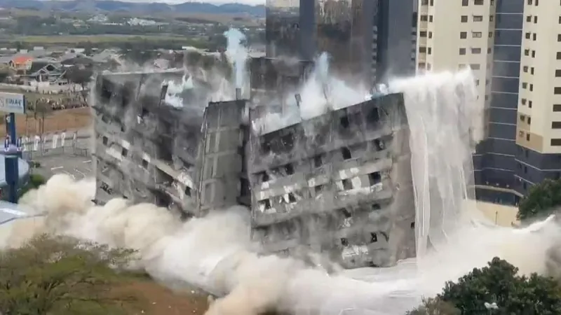 Depois de três décadas, prédio no Aquarius é implodido, em São José dos Campos