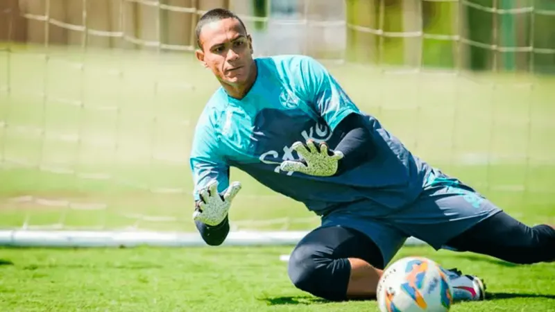 Santos anuncia a contratação do goleiro Renan, ex-Juventude e Botafogo