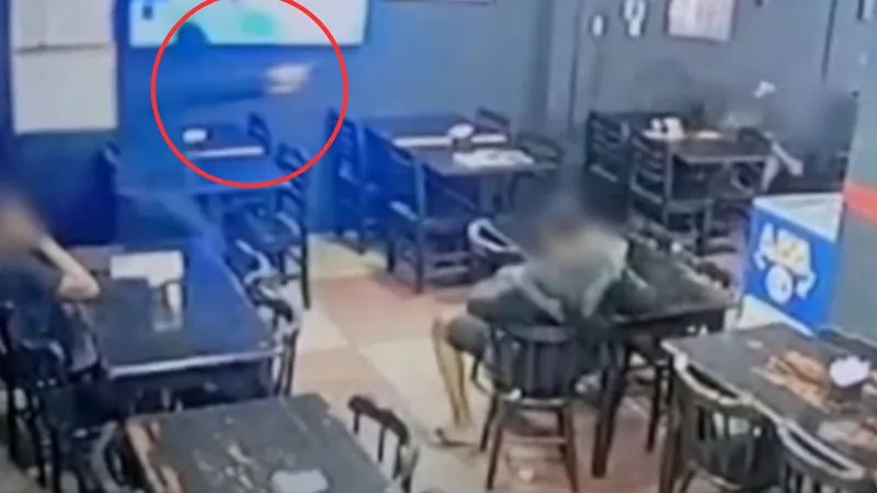 Quadrilha invade churrascaria e mata cliente com mais de 15 tiros em Recife