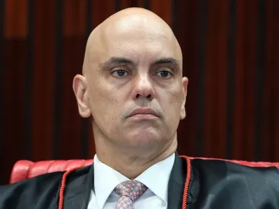 Moraes nega desbloqueio imediato do X e manda empresa pagar multa de R4 10 mi