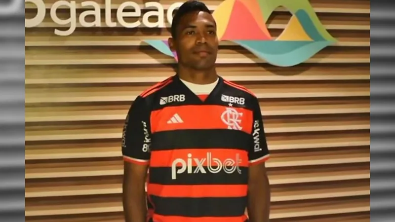 Alex Sandro, reforço do Flamengo, chega ao Rio nesta sexta-feira