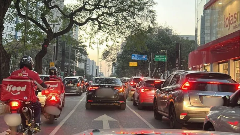 Ouvintes relatam queda de luz nas regiões Leste, Norte e Central de São Paulo