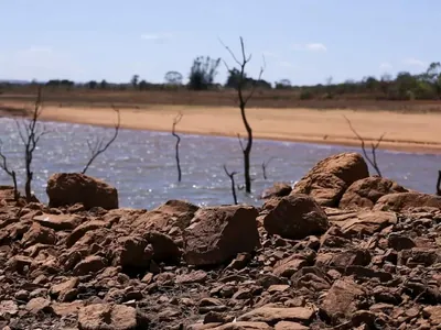 Maior seca do Brasil deixará a conta de luz mais cara a partir deste domingo (1º)