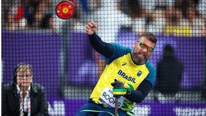 André Rocha é bronze no lançamento de disco e conquista 400ª medalha do Brasil na Paralimpíada