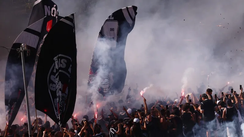 Torcidas organizadas do Corinthians têm reunião com jogadores e diretoria e reforçam apoio