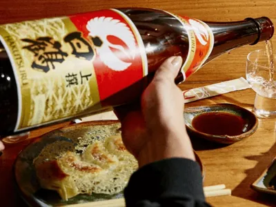 O que é saquê? Descubra o teor alcoólico e mais curiosidades sobre a bebida japonesa