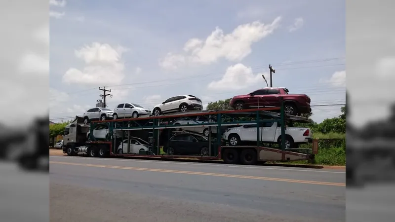 Motoristas denunciam que caminhões-cegonha vem causando congestionamento na BR-040