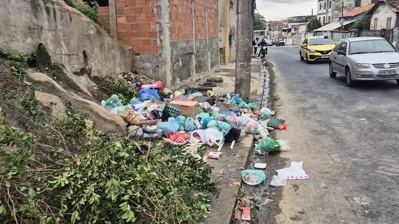 Moradores de Piedade, Quintino, Água Santa e Encantado denunciam lixo espalhado pelas ruas