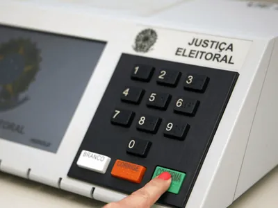 Mulher faz doação de quase R$ 500 milhões para candidato depois de erro de digitação