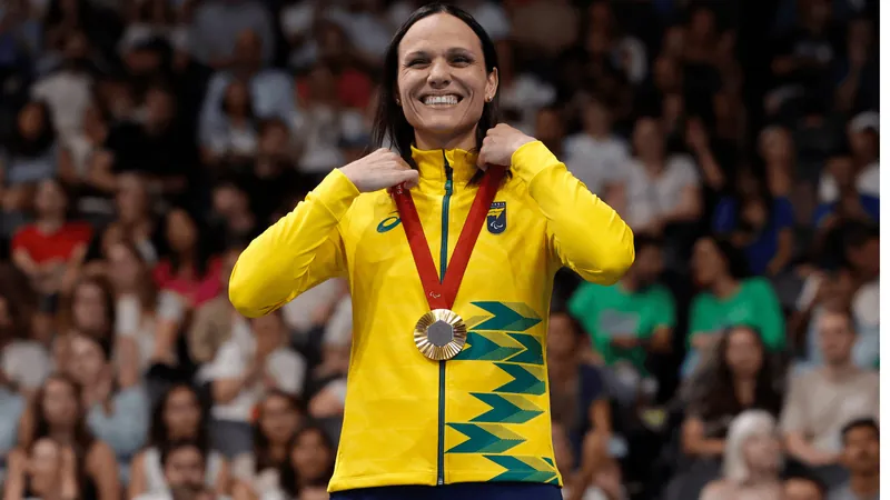 Brasil conquista quatro medalhas na natação na Paralimpíada de Paris