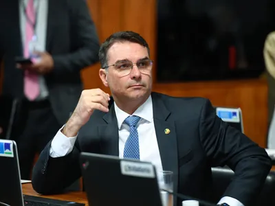 Flávio Bolsonaro sobre plano da morte de Lula: "Pensar em matar alguém não é crime"