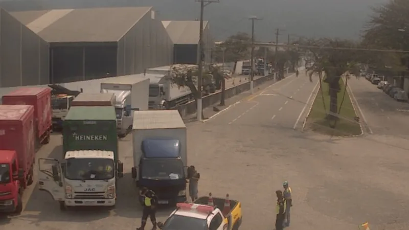 Travessia de balsa entre São Sebastião e Ilhabela é paralisada por conta de ventos fortes