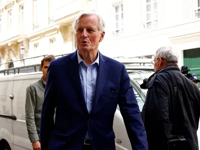 Quem é Michel Barnier, novo premiê da França nomeado por Macron