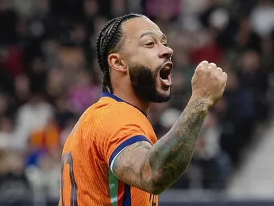 Neto: Corinthians fecha a contratação do atacante holandês Memphis Depay