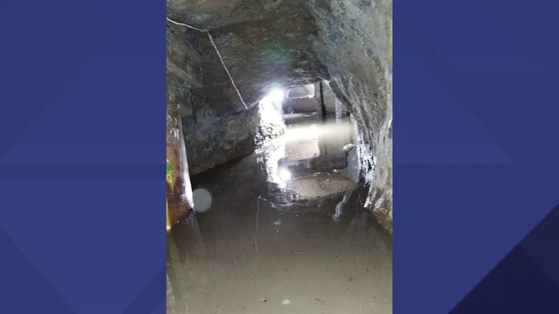 Após descoberta de túnel para fuga, Seap transfere 1.067 presos do Comando Vermelho