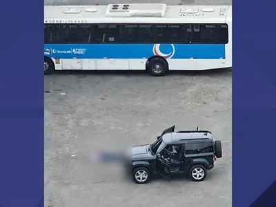 Policial Federal aposentado morre após tiroteio com criminosos em garagem de ônibus no Rio