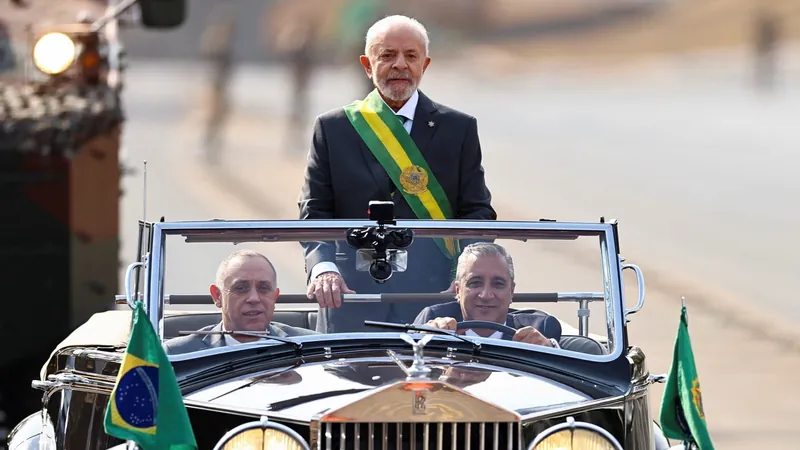 Lula participa do desfile de 7 de Setembro com autoridades dos Três Poderes