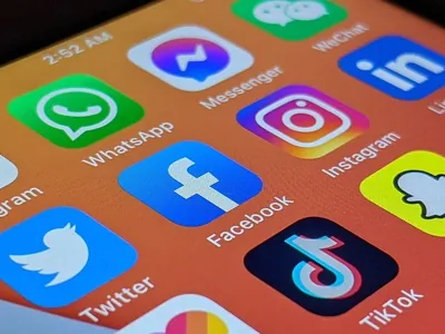 Austrália planeja proibir o uso de redes sociais por crianças e adolescentes