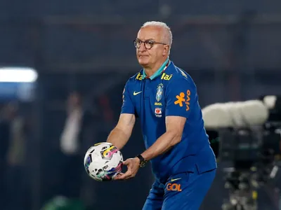 Dorival evita euforia após goleada da Seleção: "A equipe ainda vai oscilar"