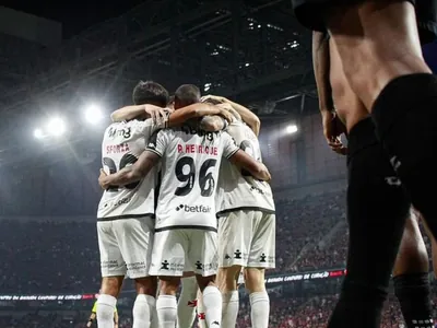 Vasco segura o Athletico-PR com um a menos, vence nos pênaltis e avança na Copa do Brasil