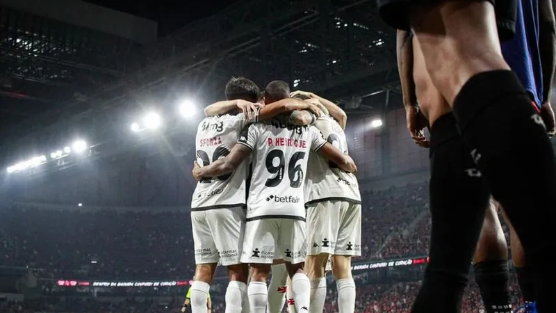 Vasco segura o Athletico-PR com um a menos, vence nos pênaltis e avança na Copa do Brasil