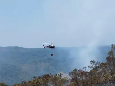 VÍDEO: Águia da PM auxilia no combate a incêndios no Vale do Paraíba