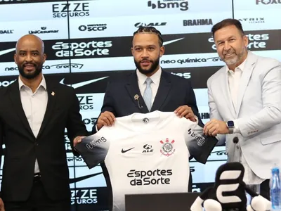 Corinthians erra tempo de contrato de Memphis Depay e divulga nova duração; veja até quando vai