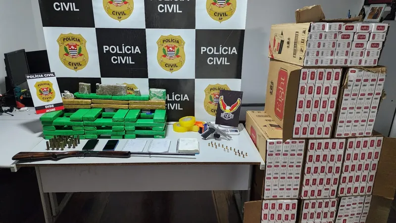 Operação policial contra tráfico de drogas e apreende armas e entorpecentes em Jacareí