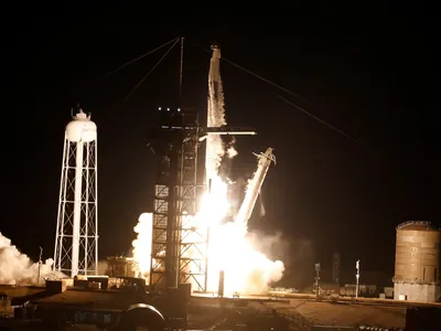 Em viagem pela SpaceX, civis fazem caminhada no espaço pela primeira vez