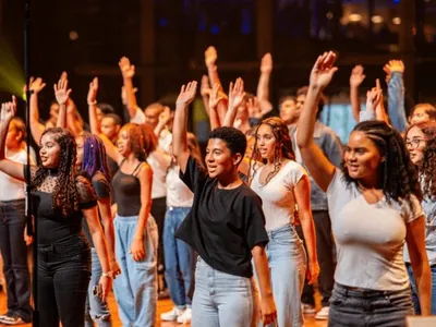 Coral Jovem Heliópolis faz apresentação com Coral Jovem de Brandemburgo no Museu do Ipiranga