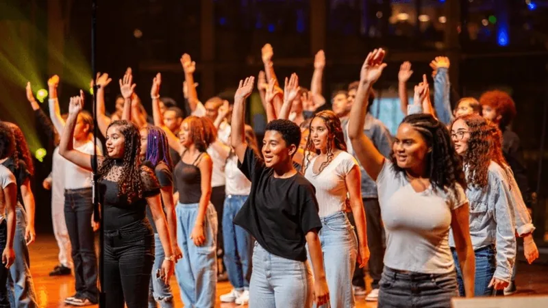 Coral Jovem Heliópolis faz apresentação com Coral Jovem de Brandemburgo no Museu do Ipiranga