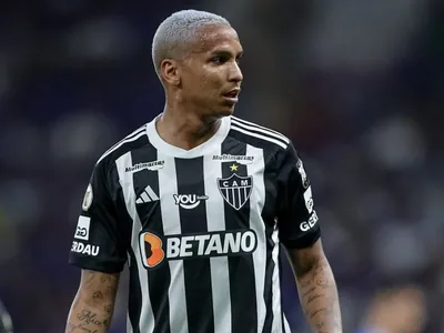 Deyverson zoa Denílson após Atlético-MG eliminar o São Paulo e comentarista responde; assista