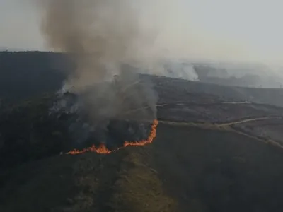 Vídeo: imagens áreas mostram focos de incêndio em Cachoeira Paulista