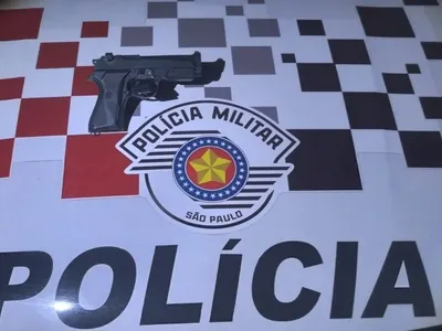 Homem é preso com simulacro de pistola após ameaçar moradores em Aparecida