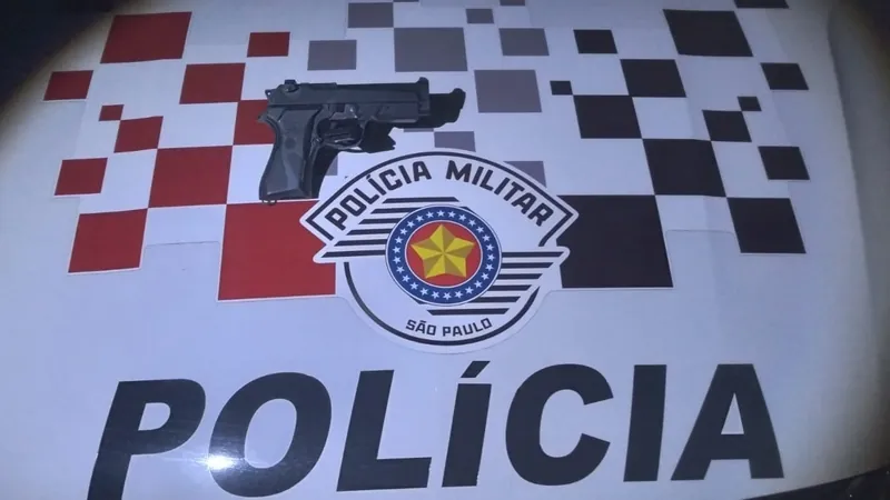 Homem é preso com simulacro de pistola após ameaçar moradores em Aparecida