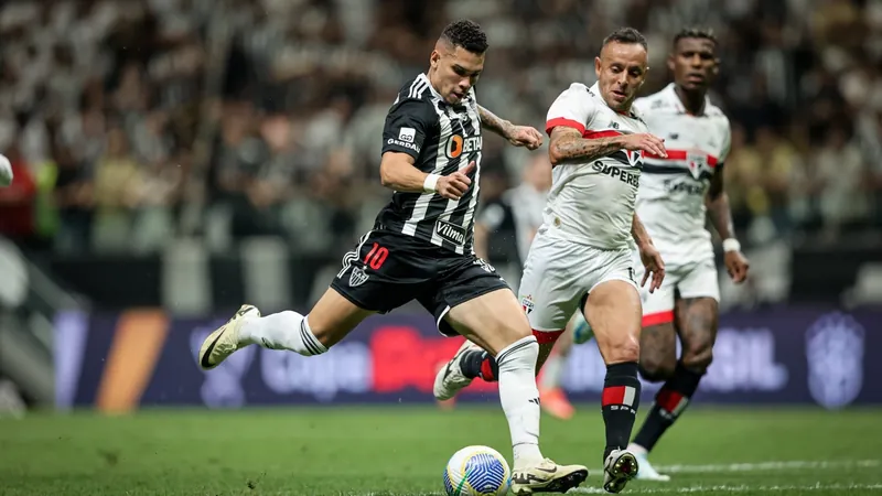 Após eliminação, Rafinha pede foco do São Paulo na Libertadores e Brasileirão