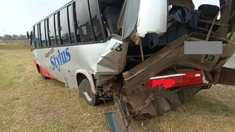 Acidente entre ônibus, caminhão e carro deixa 5 feridos em Jaguariúna