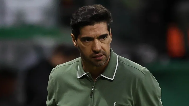 STJD vai julgar Abel Ferreira por gesto obsceno em jogo contra o Flamengo