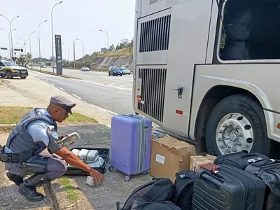 PM encontra menor com tijolos de maconha escondidos em ônibus em Itu