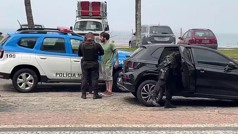 Homem visto desorientado em carro parado na Zona Oeste é liberado sem fazer teste do bafômetro