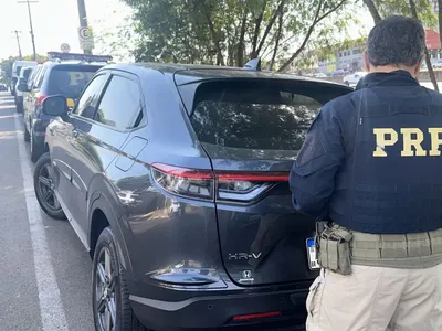 PRF prende homem com carro de luxo roubado