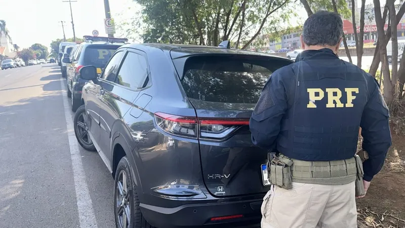 PRF prende homem com carro de luxo roubado