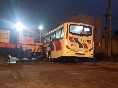 Trem e ônibus colidem em Honório Gurgel, Zona Norte do Rio