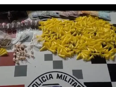 PM apreende porções de cocaína, maconha e skank