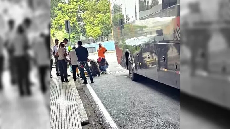 É grave o quadro do idoso atropelado por um ônibus dentro da Rodoviária de Volta Redonda