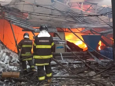 Incêndio destrói fábrica de materiais recicláveis em Itatiba