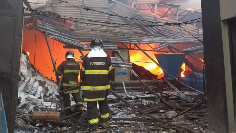 Incêndio destrói fábrica de materiais recicláveis em Itatiba