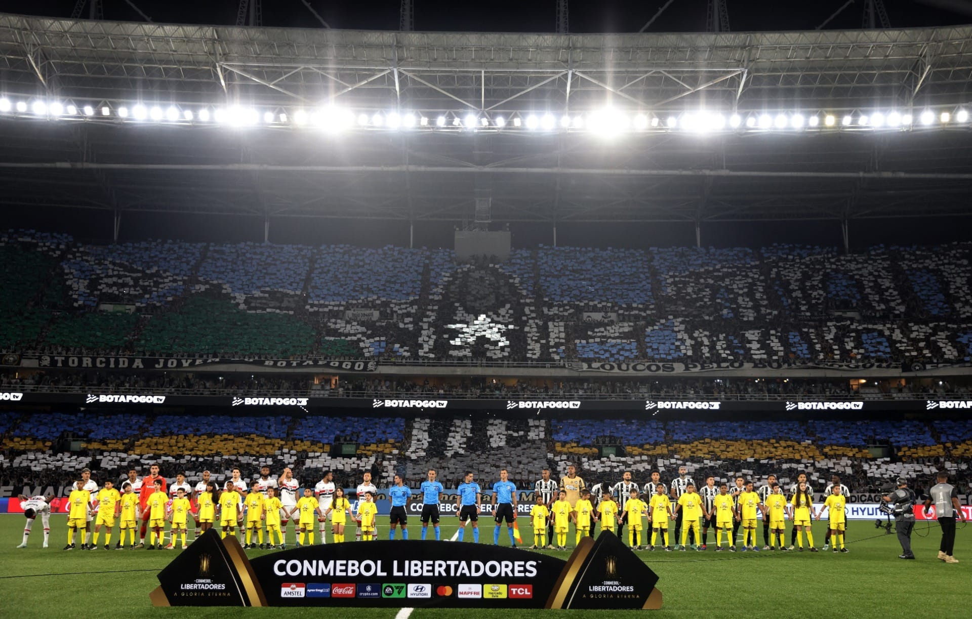 Torcida Do Botafogo Faz Mosaico Em Homenagem Ao Rio De Janeiro