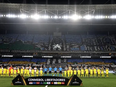 Torcida do Botafogo faz mosaico em homenagem ao Rio de Janeiro